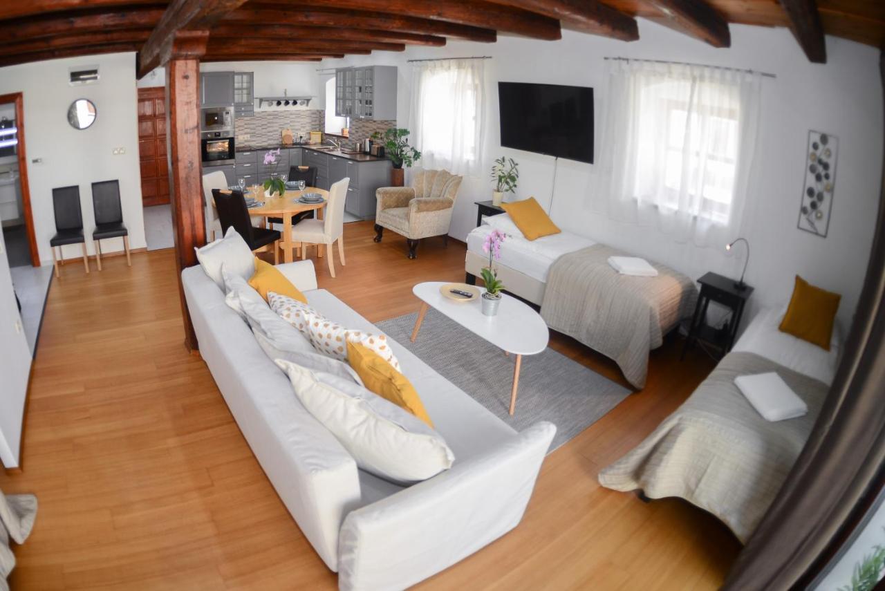 Somos Apartman Gyor Ngoại thất bức ảnh