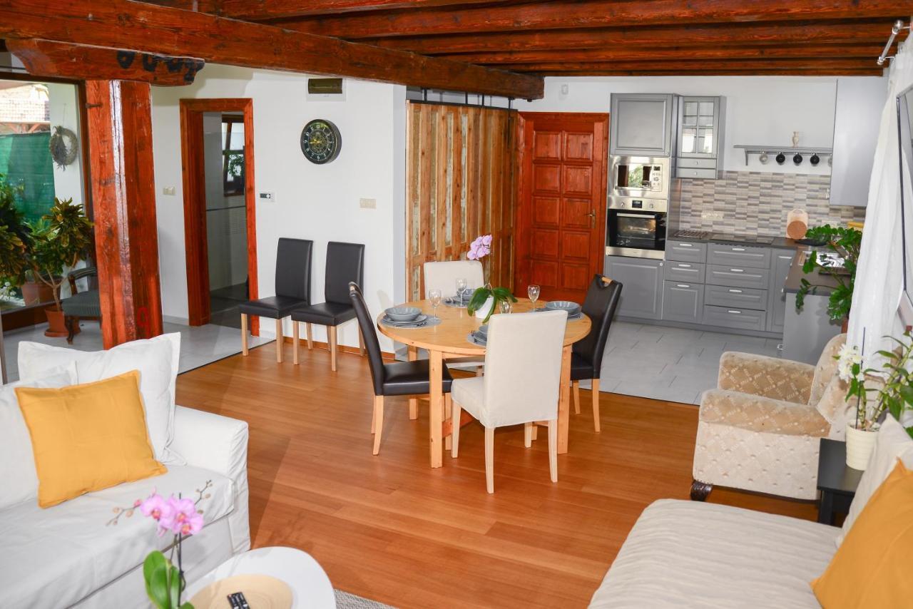 Somos Apartman Gyor Ngoại thất bức ảnh
