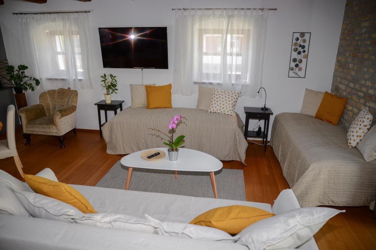 Somos Apartman Gyor Ngoại thất bức ảnh